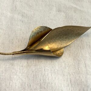 MidCentury Gold Metal Leaf or Calla Lily Brooch